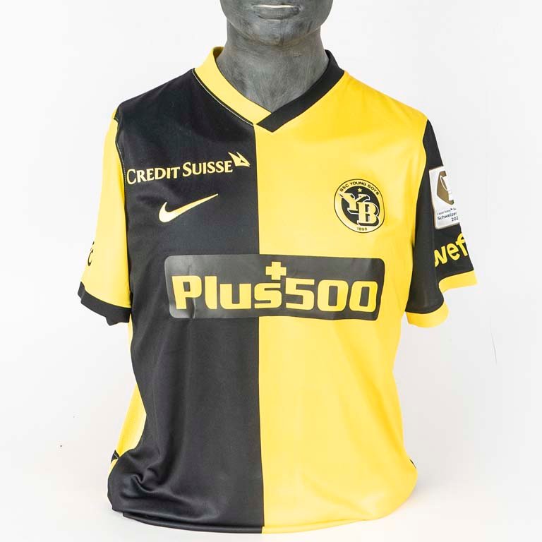 Lote siguiente: Camiseta de Fútbol de Young Boys de Suiza de Utilería Nike N° 10 de Lehmann