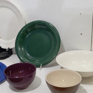 Lote Variado de Vajilla: Platos, Bowls y Fuente Rectangular - imagen 4