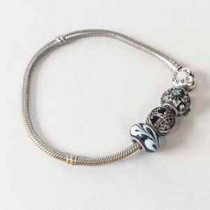 Pulsera Pandora de Plata con Dijes Variados - imagen 1