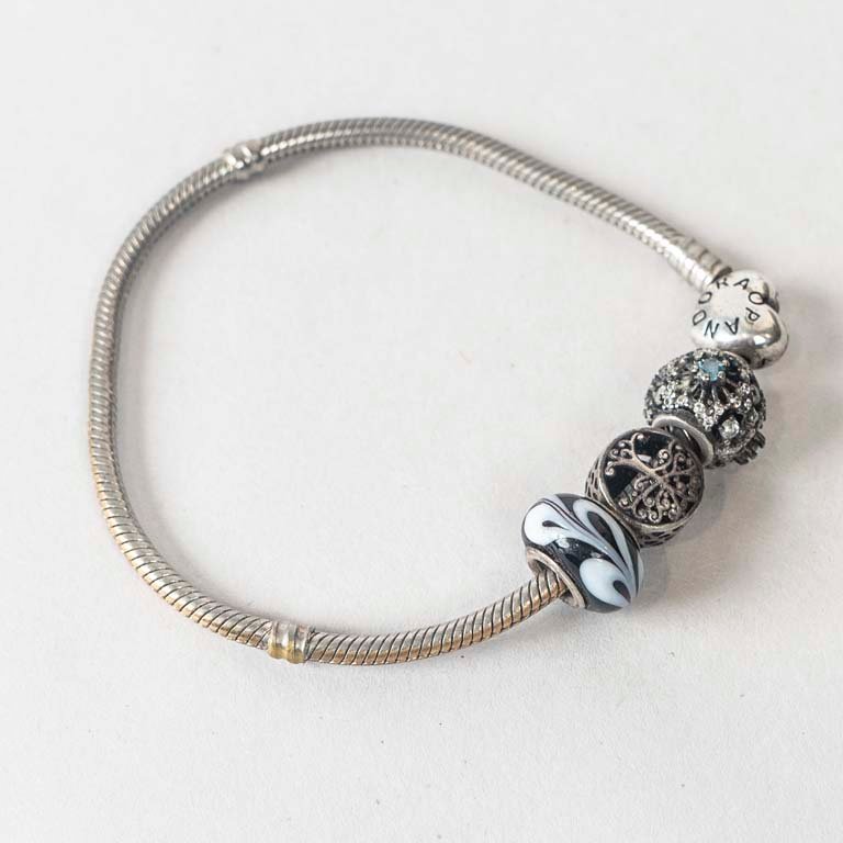 Pulsera Pandora de Plata con Dijes Variados
