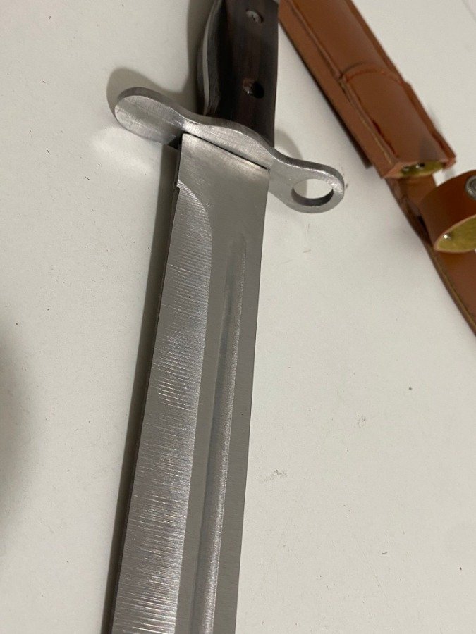 Cuchillo tipo daga con funda de cuero - imagen 5