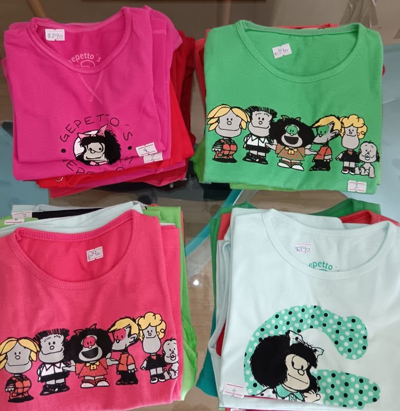 Lote siguiente: Ropa de niña con dibujos de Mafalda