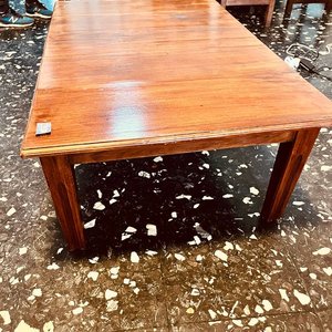 Lote siguiente: Mesa Ratona Rectangular de Madera