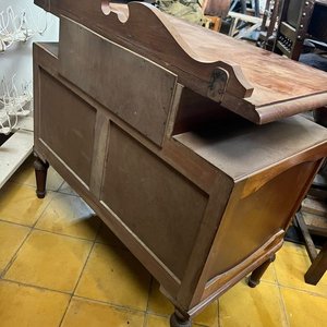 Mesita de Noche Antigua de Madera Cedro con Dos Cajones y Puertas - imagen 5