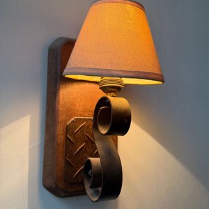 Lote anterior: Lámpara de Pared Rústica en Madera y Hierro Forjado