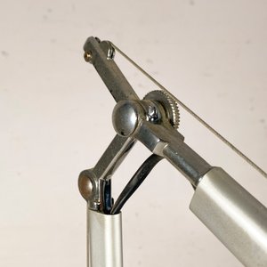 Lámpara de Escritorio con Brazo Flexible y Altura Regulable, Color Gris - imagen 4