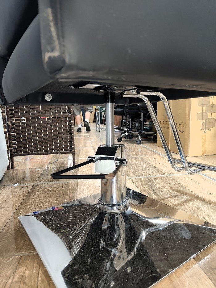 Sillon De Barbero con Tapizado en Eco Cuero Negro y Regulación de Gas - imagen 5