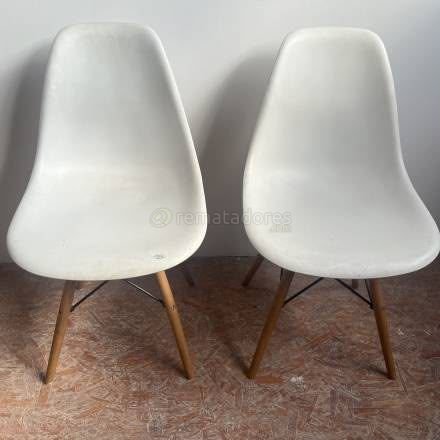 Par de Sillas Blancas Estilo Eames