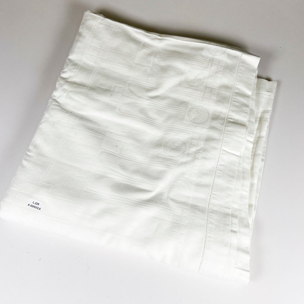 Lote siguiente: Mantel de Alemanisco Blanco con Diseño