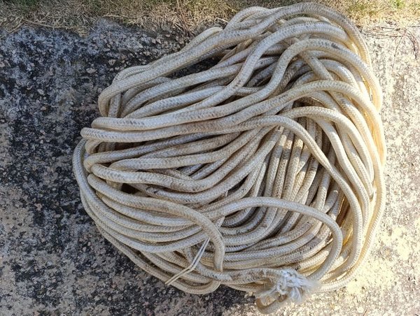 CUERDA BLANCA DE VARIOS METROS