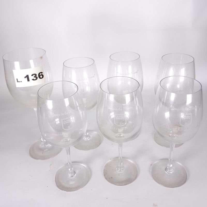 Lote anterior: Siete copas para vino con publicidad de La Casa Violeta
