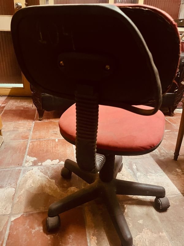 Silla Giratoria Roja - Mueble de Oficina - imagen 4