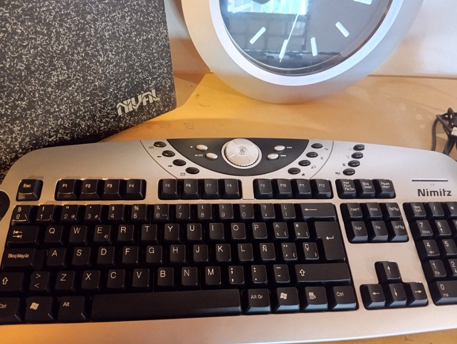 Teclado y reloj de pared con biblioratos para archivo - imagen 6
