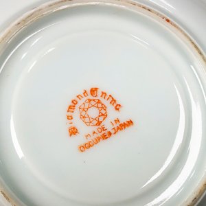 Jarra, Pocillos y Platitos de Porcelana Blanca con Guardas Florales Bordo y Rosado - imagen 6