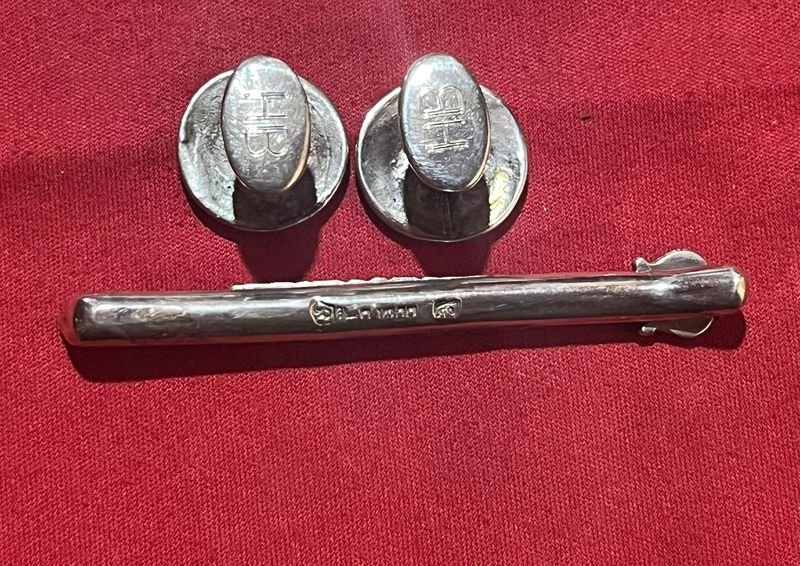 Lote anterior: Juego completo de gemelos y puñal en plata, obra maestra del Orfebre Marcelo Toledo