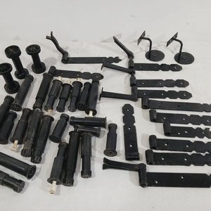 Lote anterior: Lote de Accesorios para Muebles y Barandas: Soportes, Alcayatas y Patas