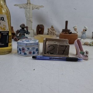 Lote de Adornos: Figuras, Abanicos, Bombonera y Calendario - imagen 10