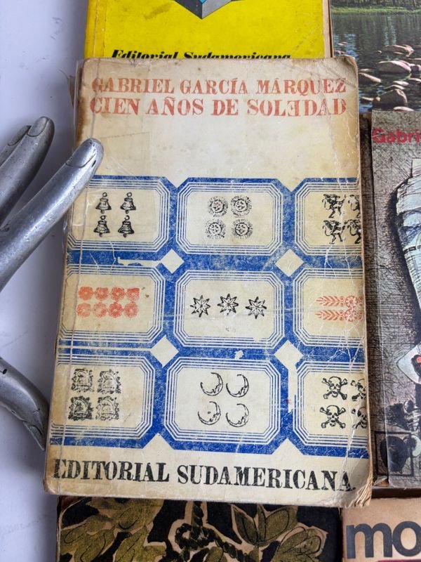 Colección de libros en español de autores latinoamericanos - imagen 4