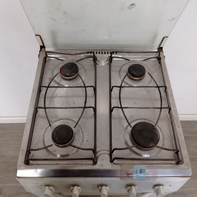 Cocina a gas de 4 hornallas marca Tem, en mal estado - imagen 3