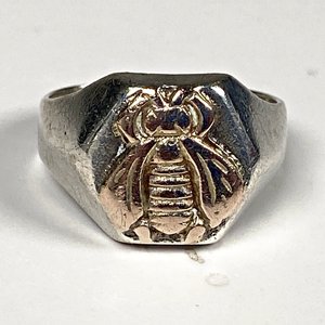 Anillo de Plata y Oro con Diseño de Abeja - Maestra 16mm - imagen 3