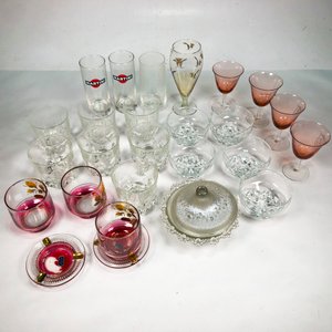 Lote de Cristalería Variada: Copas, Vasos y Cuencos de Vidrio - imagen 2