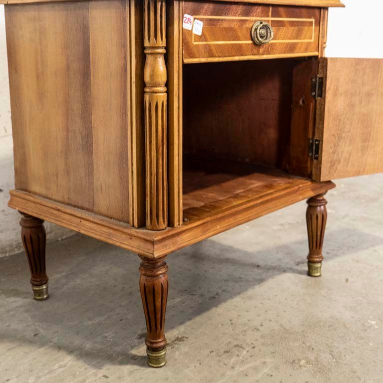 Mesa de luz inglesa con cajón y puerta - imagen 3