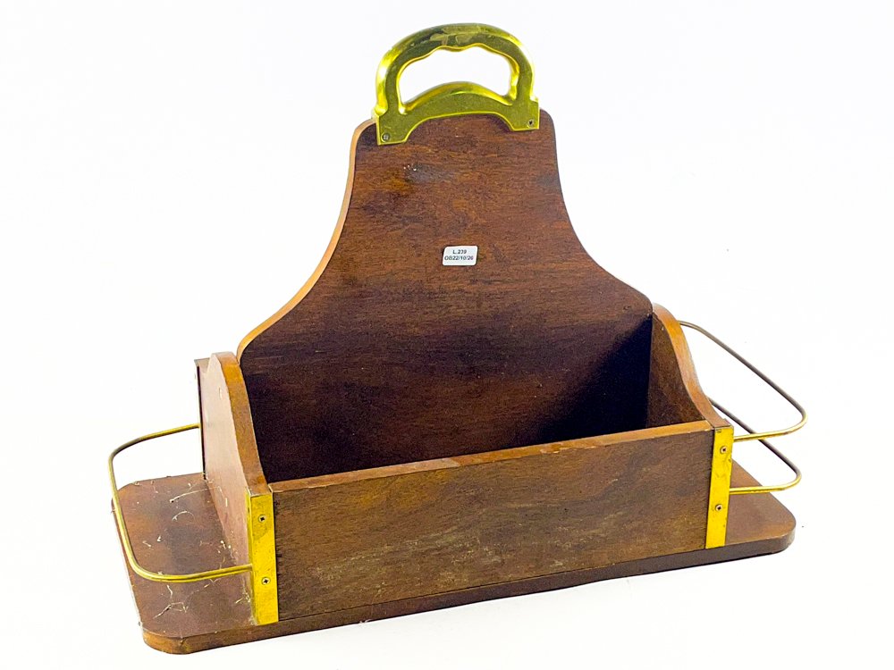 Revistero de Madera con Asas y Detalles en Bronce