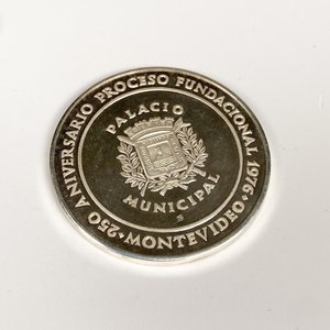 Moneda Conmemorativa Plata 250 Años Fundación de Montevideo - imagen 1