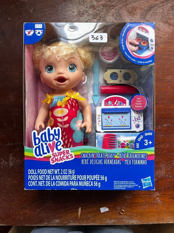 Muñeca Baby Alive "Snackin' Treats" con Accesorios