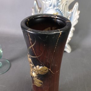 Lote de Adornos: Bombonera Azul, Floreros, Figura de Niña, Elefante y Herrajes de Bronce - imagen 6