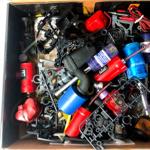 Lote de Cargadores de Batería y Repuestos para Electrónica - imagen 4