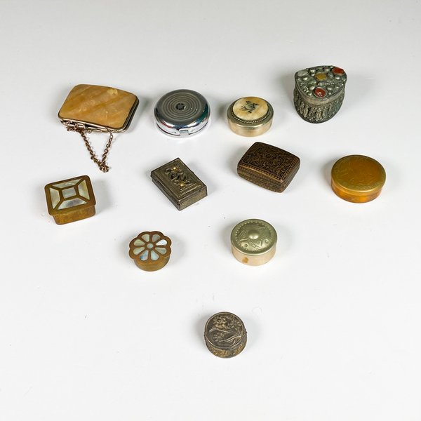 Lote anterior: Colección de artículos antiguos