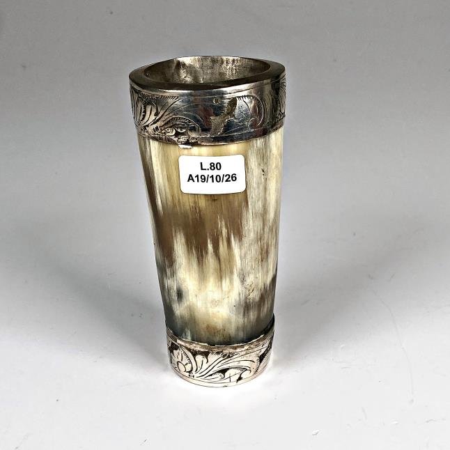 Mate de Guampa con Plata Cincelada - Altura 14 cm