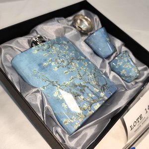 Set de Petaca y Vasos de Acero con Diseño "Ramas de Almendro en Flor" de Van Gogh - imagen 3