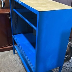 Estantería Metálica Azul con Divisiones y Tapa de Madera - imagen 2