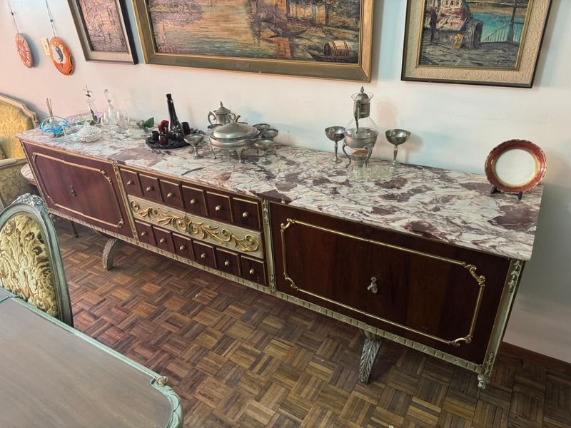 Lote anterior: Aparador Francés con Marmol y Decoración