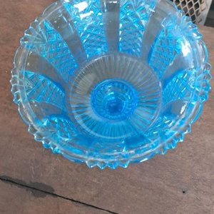 Frutera de Cristal Azul con Soporte Metálico Estilizado - imagen 3