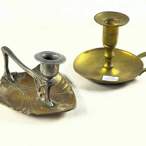 Lote siguiente: Dos Palmatorias Antiguas de Bronce y Metal Plateado