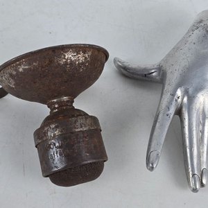 Lote siguiente: Embudo Metálico con Filtro y Alfiletero Vintage