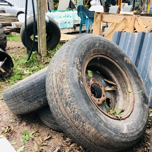 Juego de 3 Cubiertas con Llantas para Toyota Hilux - imagen 3