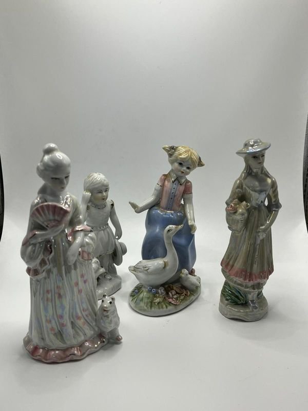 Figuras decorativas coleccionables de porcelana - imagen 1