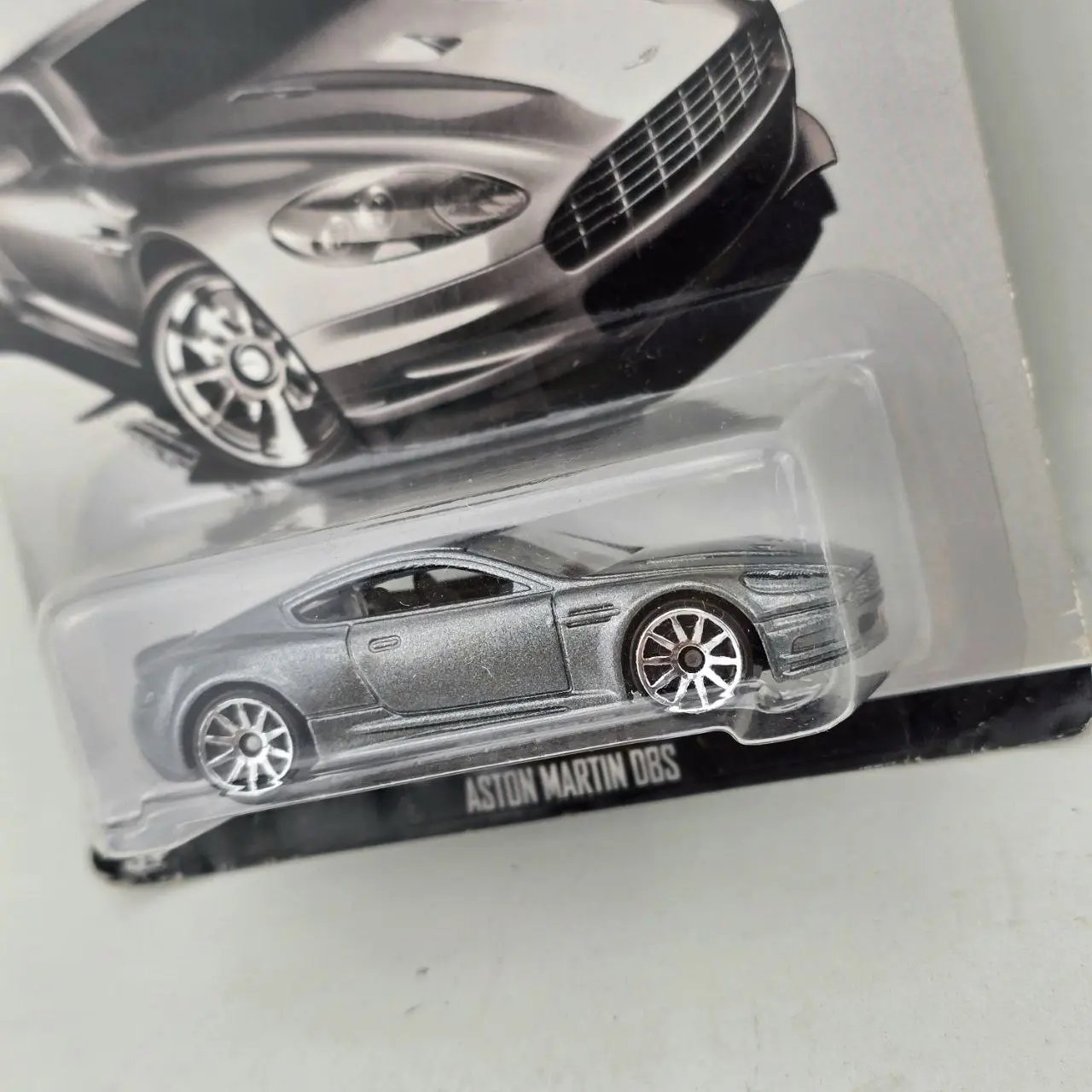 Hot Wheels James Bond Casino Royale Aston Martin DBS - imagen 2