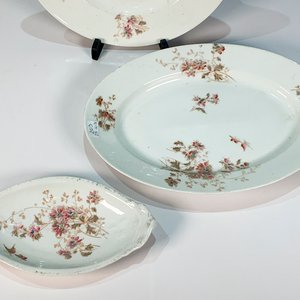 Tres Piezas de Porcelana Limoges Blancas con Flores - imagen 3
