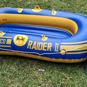 Lote siguiente: Bote Inflable Rothco Raider II con Inflador Manual