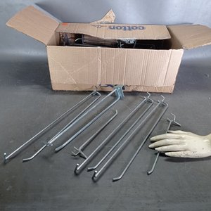 Más de 100 perchas en metal para exhibir en diferentes formas y tamaños.  - imagen 4