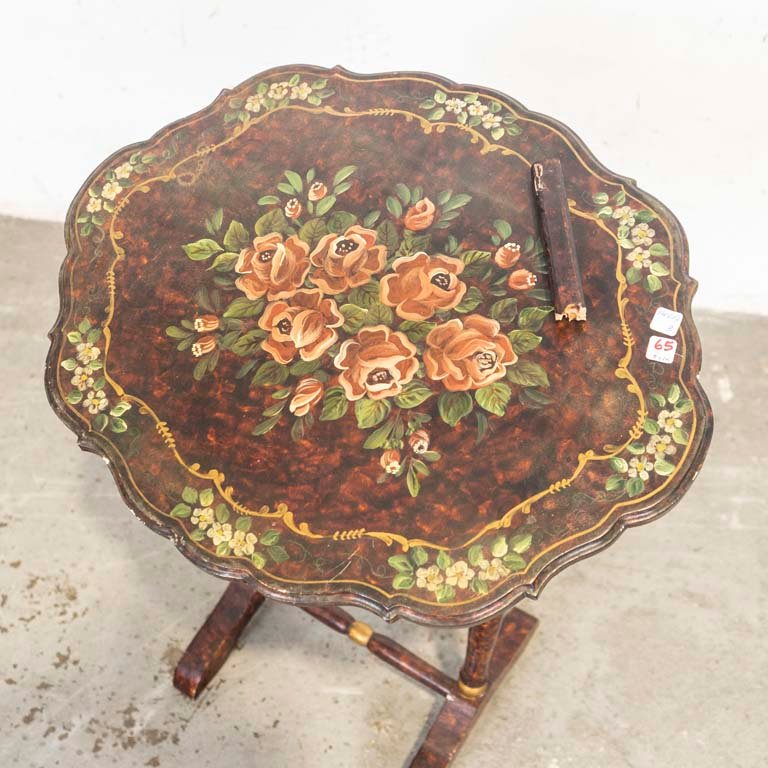 Mesita de sala con tapa lobulada y pintura decorativa - imagen 2
