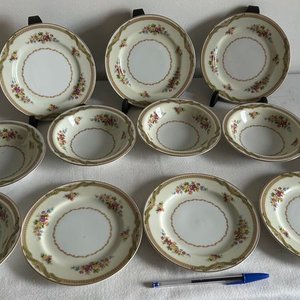 Juego de Vajilla Antigua: Platos Llanos y Hondos con Diseño Floral - imagen 3