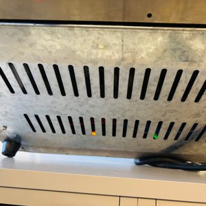 Lote #027 – Plancha grill eléctrica profesional con placas acanaladas y estructura de acero inoxidable – 43x31x20cm - imagen 5