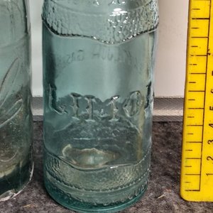 Dos Botellas Antiguas de Vidrio: Vital y Limól - imagen 2