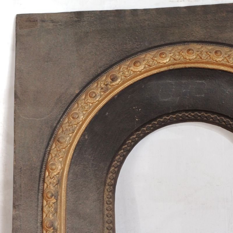 Frente de estufa de hierro fundido, diseño ornamental y arco - imagen 3